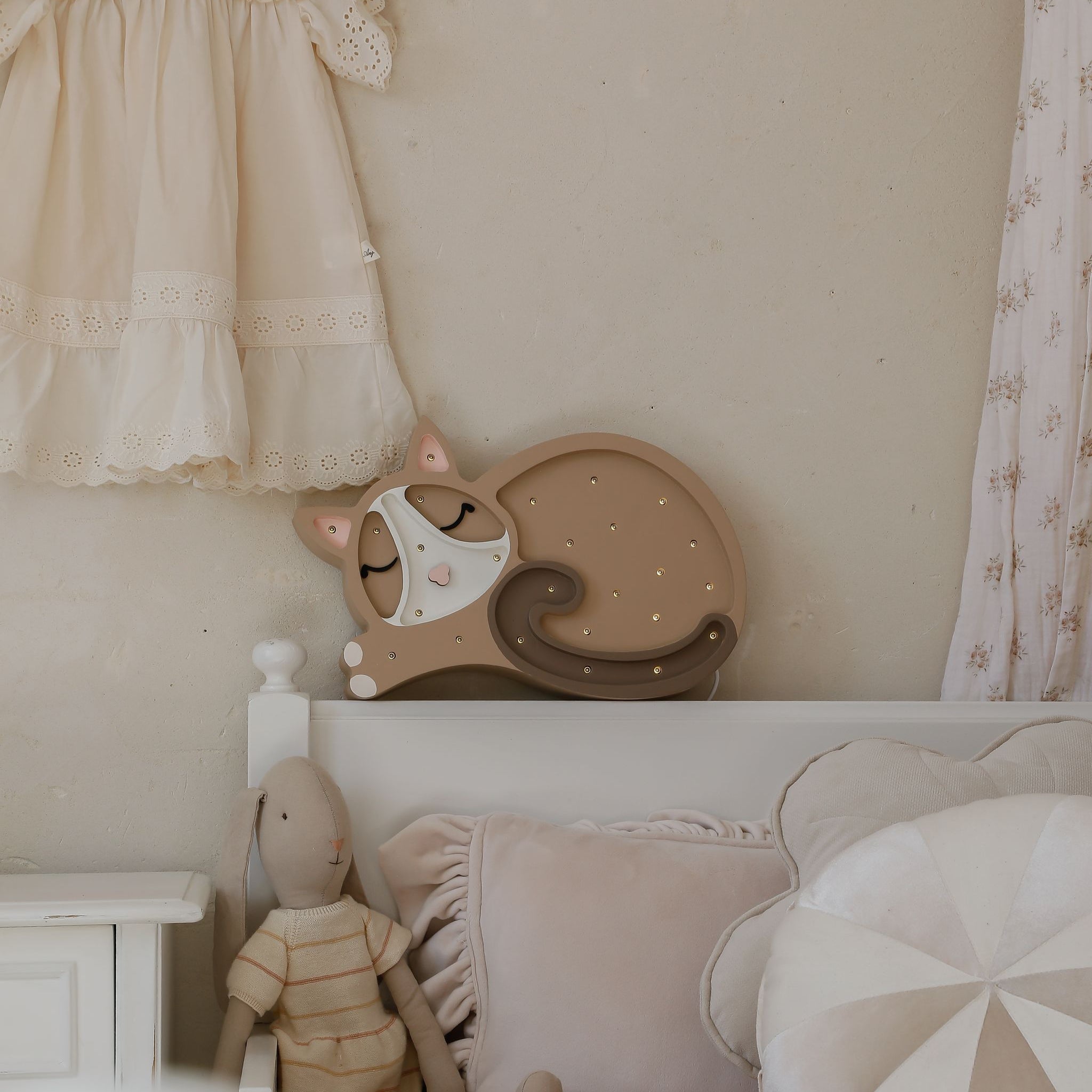 Little Lights Cat Lamp cappuccino glowing in a girl's room