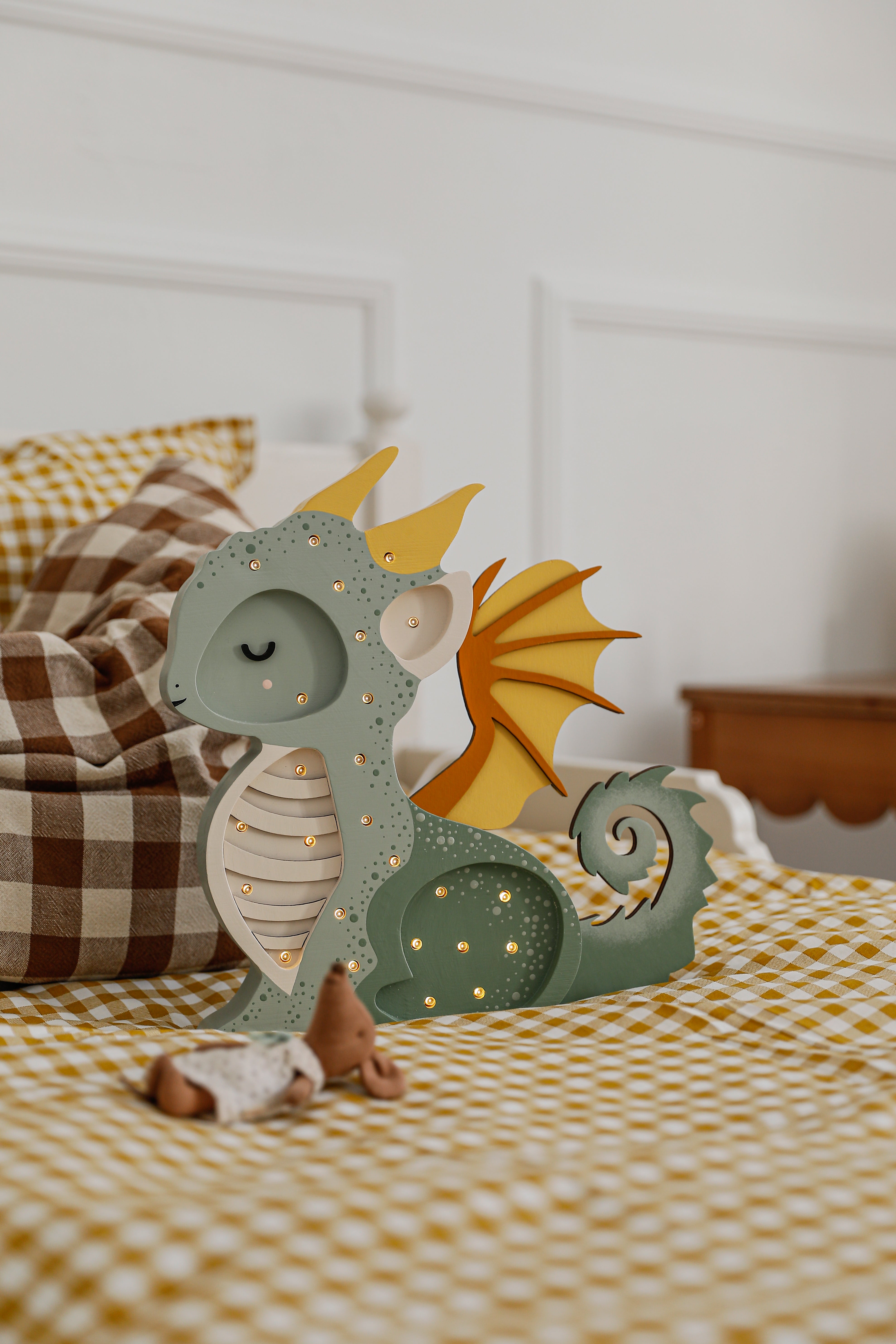 Wooden Hunter Green Dragon Lamp with remote control for adjustable brightness