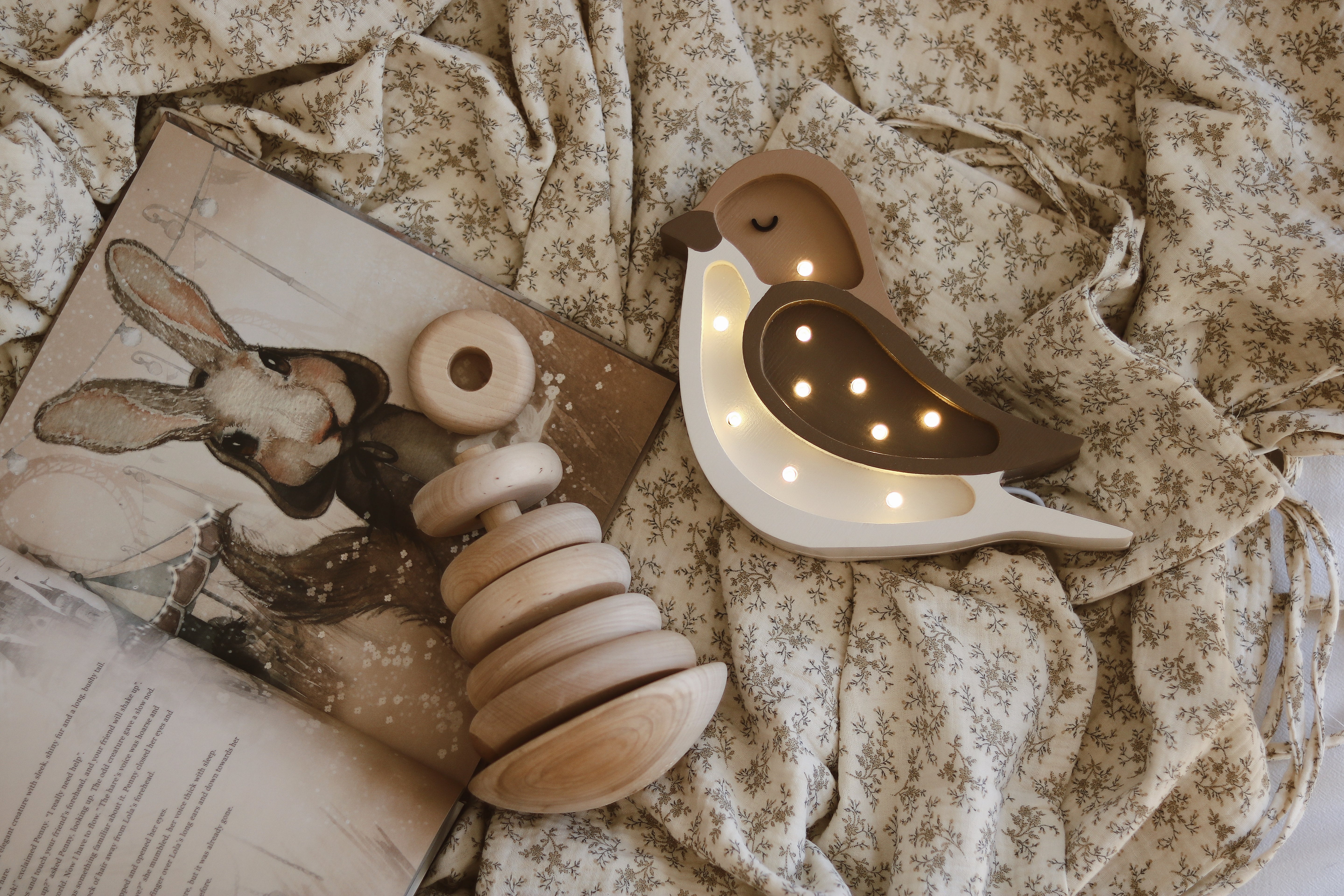 Dimmable coffee beige bird lamp, ideal wooden baby gift